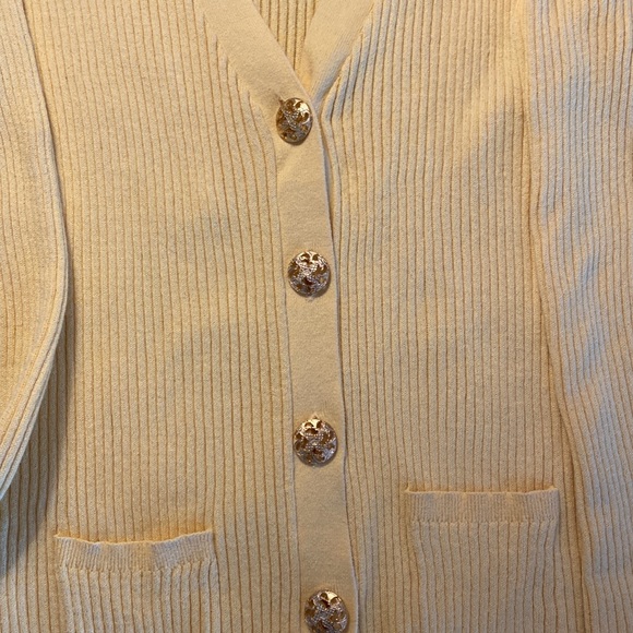 DONATED.  Soft surroundings, long sleeve, V-neck sweater, size large - Picture 4 of 4